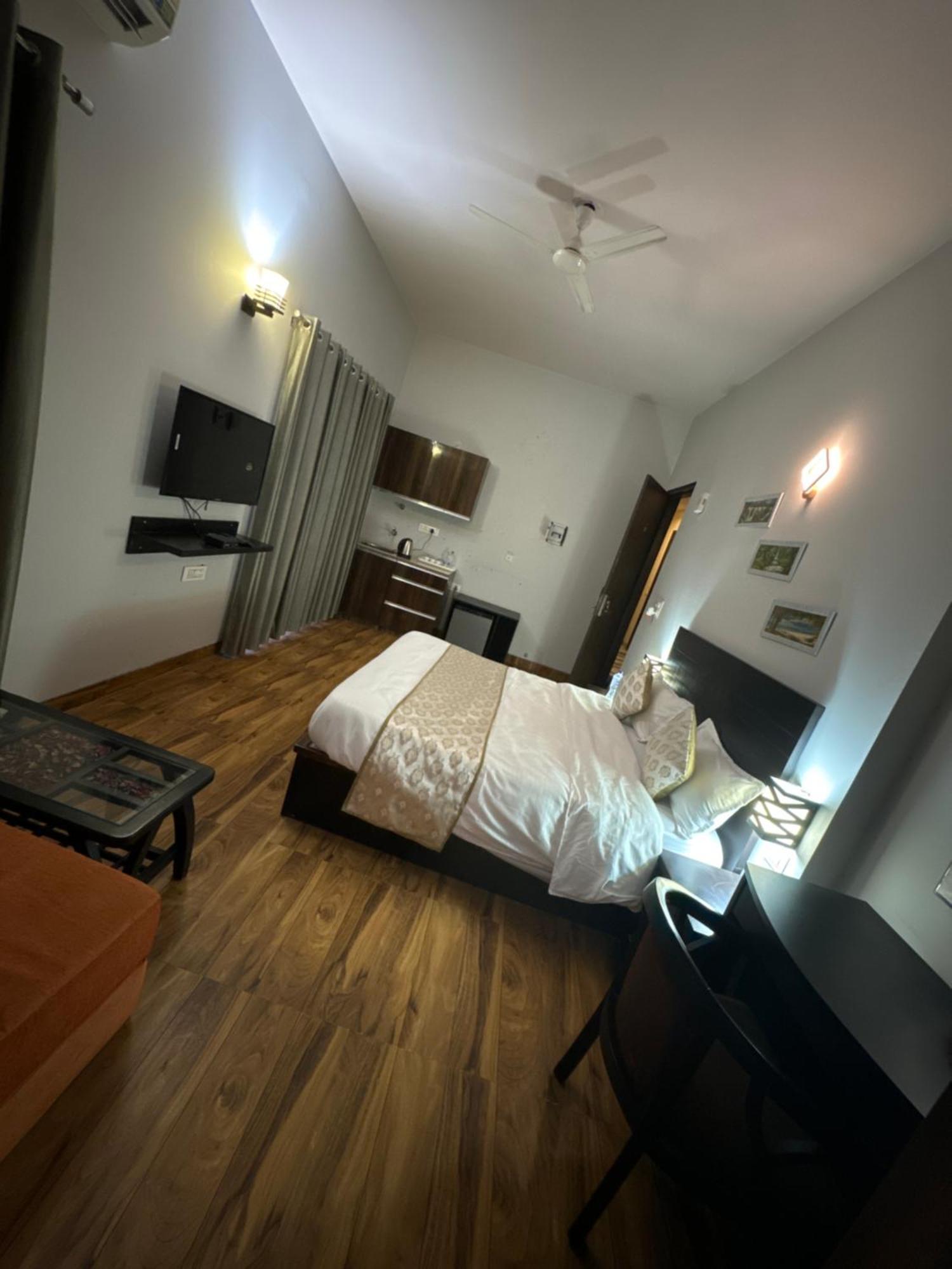 Pearl Suites At Omex Entrenity Vrindavan Exterior photo
