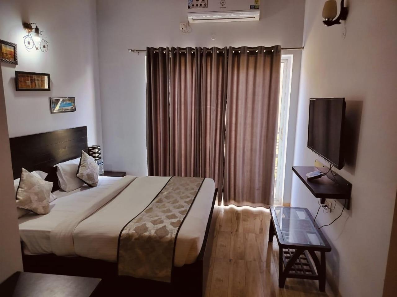 Pearl Suites At Omex Entrenity Vrindavan Exterior photo