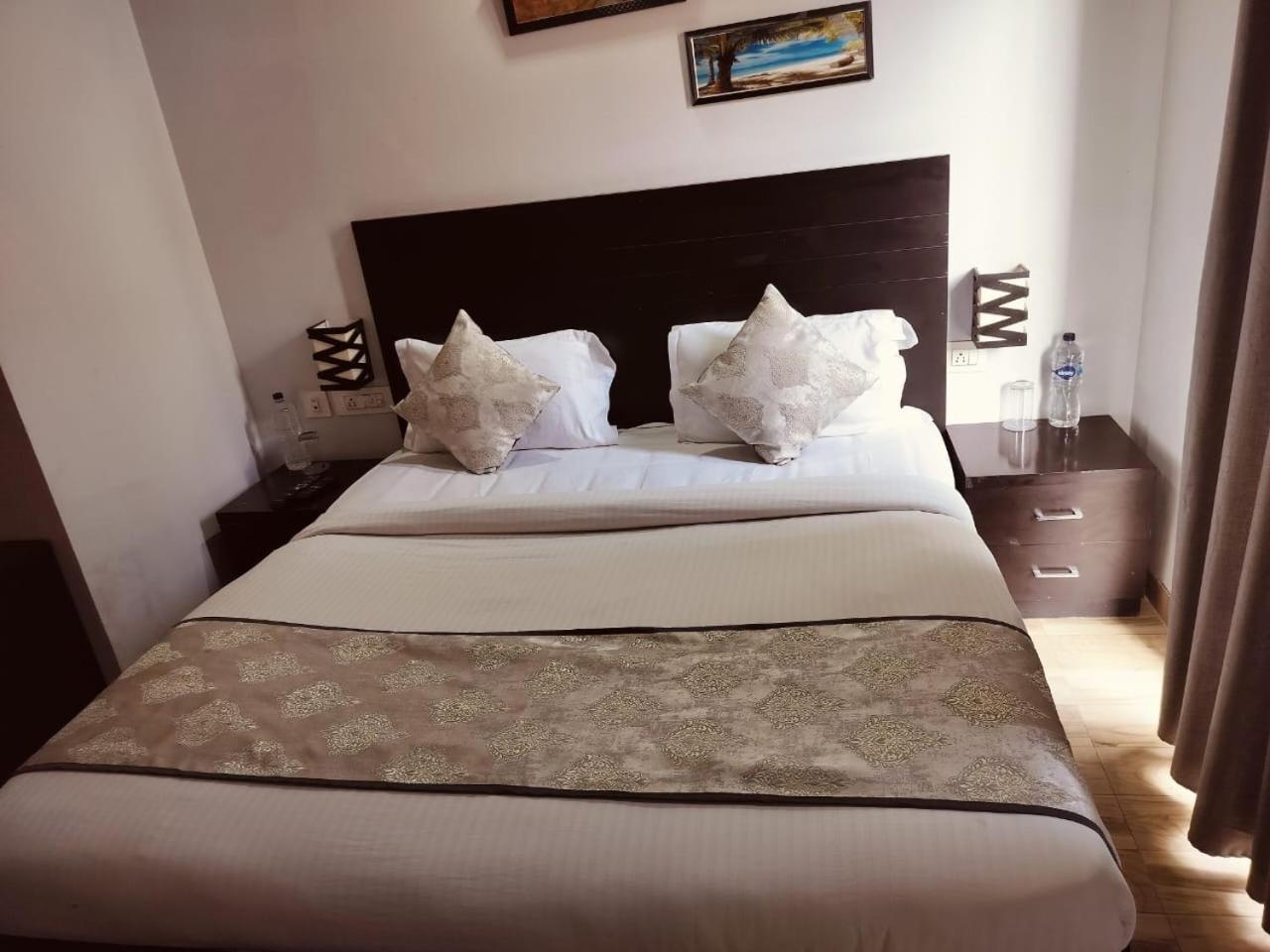 Pearl Suites At Omex Entrenity Vrindavan Exterior photo